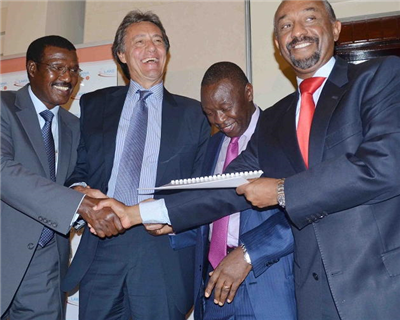 Financing signs for Kenya’s Lake Turkana Wind project 